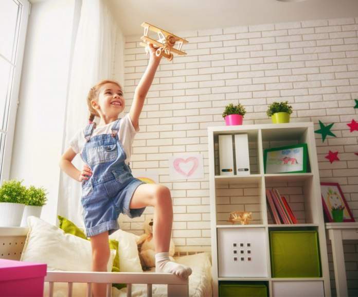 Уборка в детской комнате: радость или наказание?